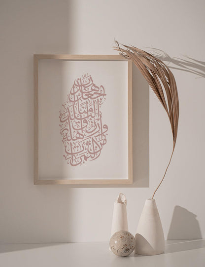 Calligraphy Qatar, White / Pink - Doenvang